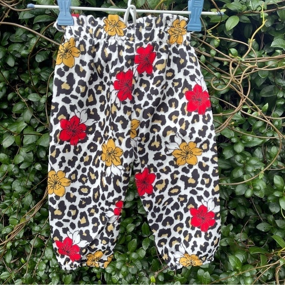 2 Piece Baby Girl Onsie/Pant Set Flutter Sleeves & Elastic Waist - Picture 6 of 9